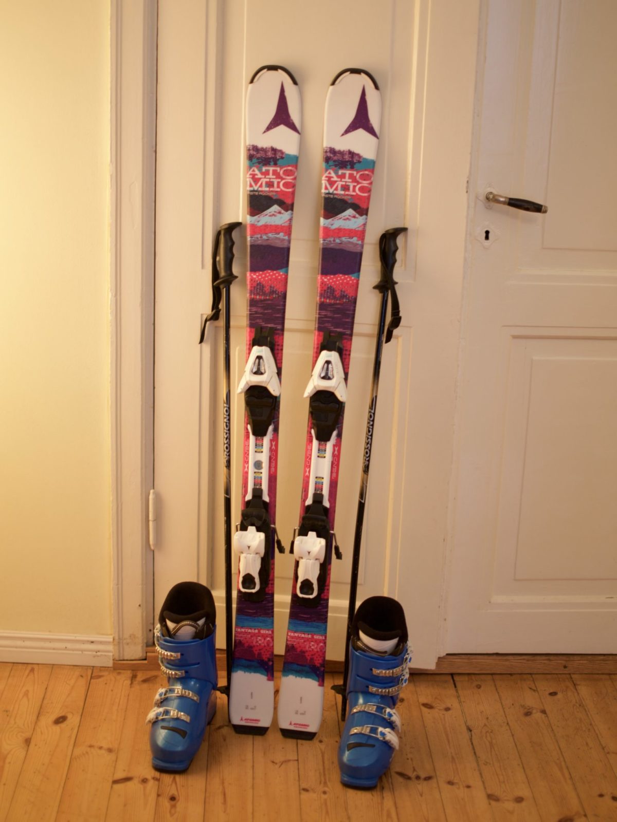 Matériel de ski alpin pour jeune skieuse : 100 euros – VENDU